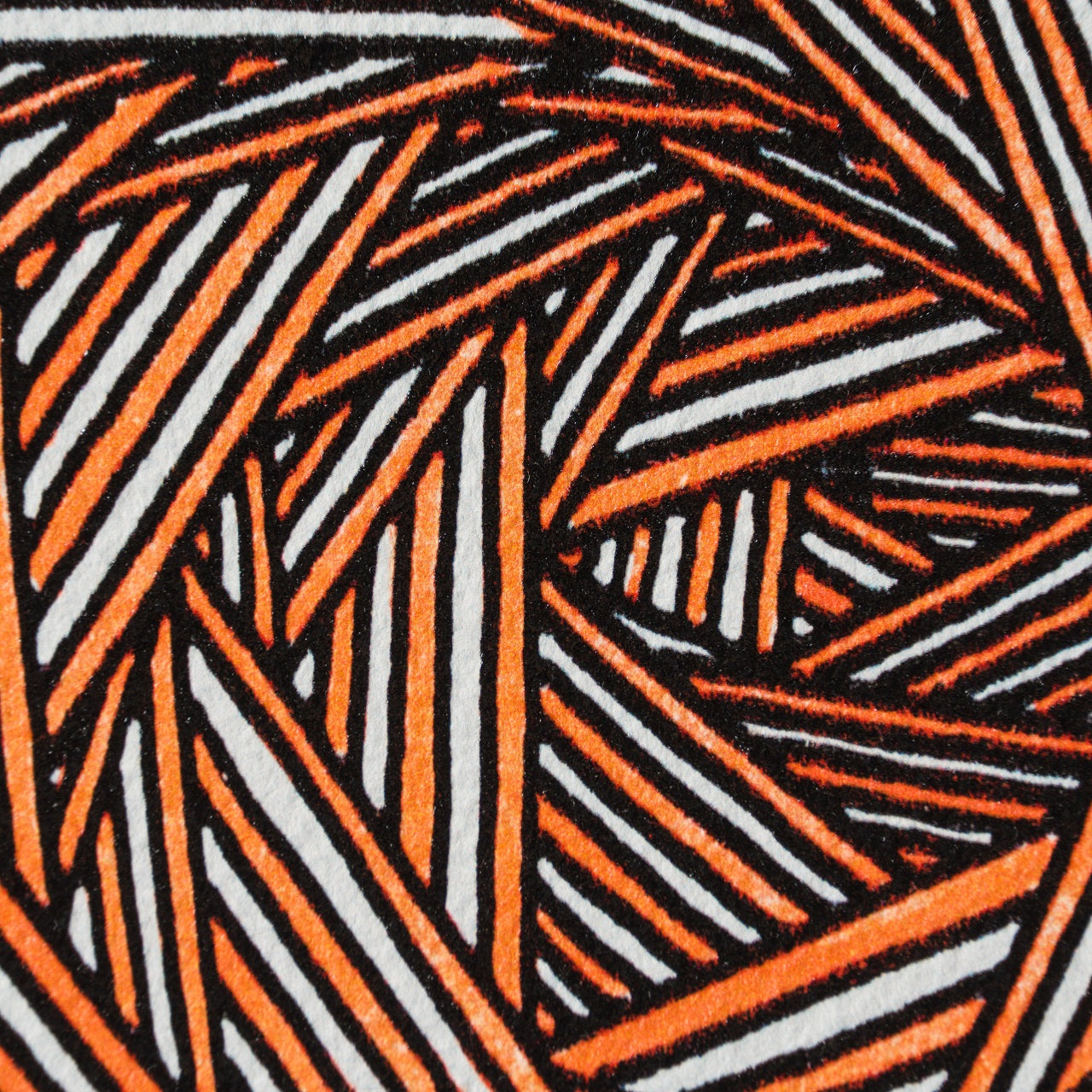 BCN SLE POR 29116F 7 Helping Mummy With Twine