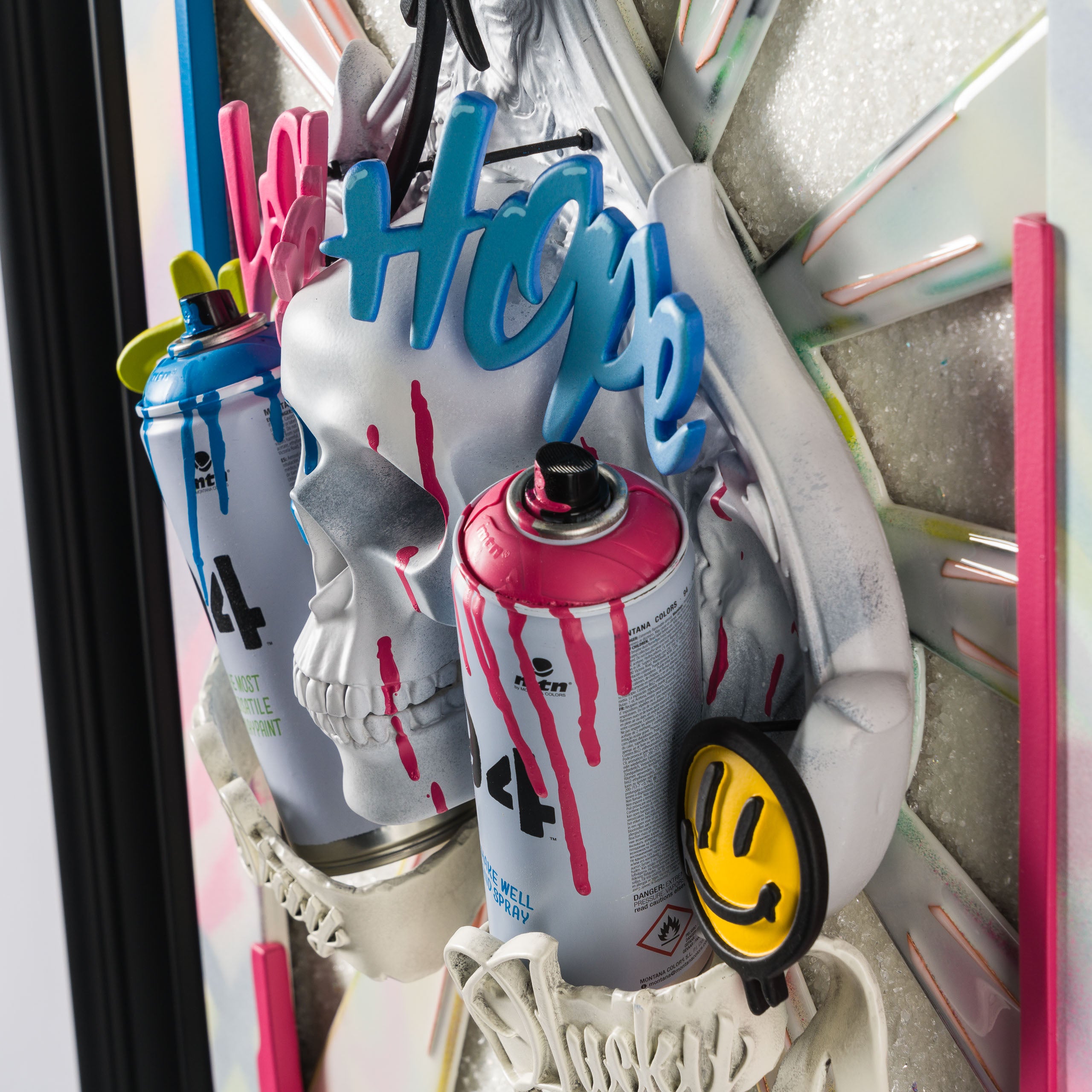 DLN ORI POR 30585 13 Stay Lucky (Spray Cans White)