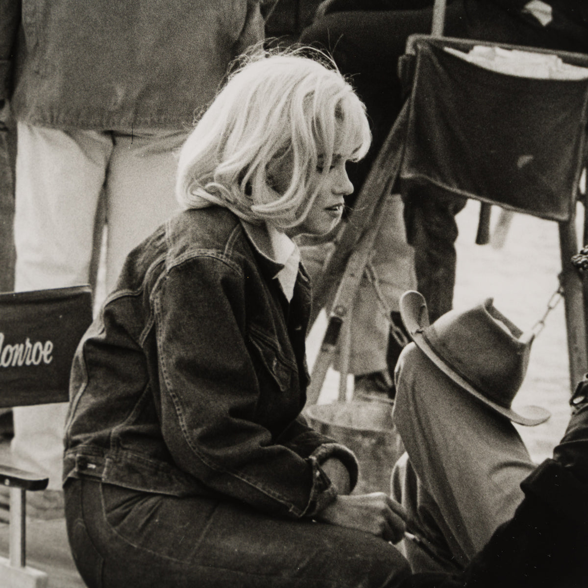 EAR CHATTING ON SET OF THE MISFITS (4A) SML 5