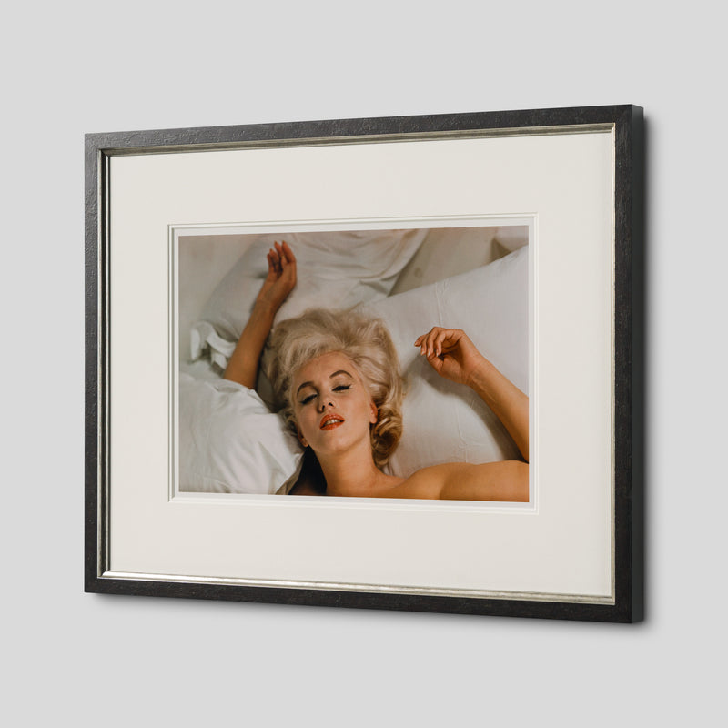 EAR CLOSE UP STUDIO SHOT (7A) COL (SML) 2