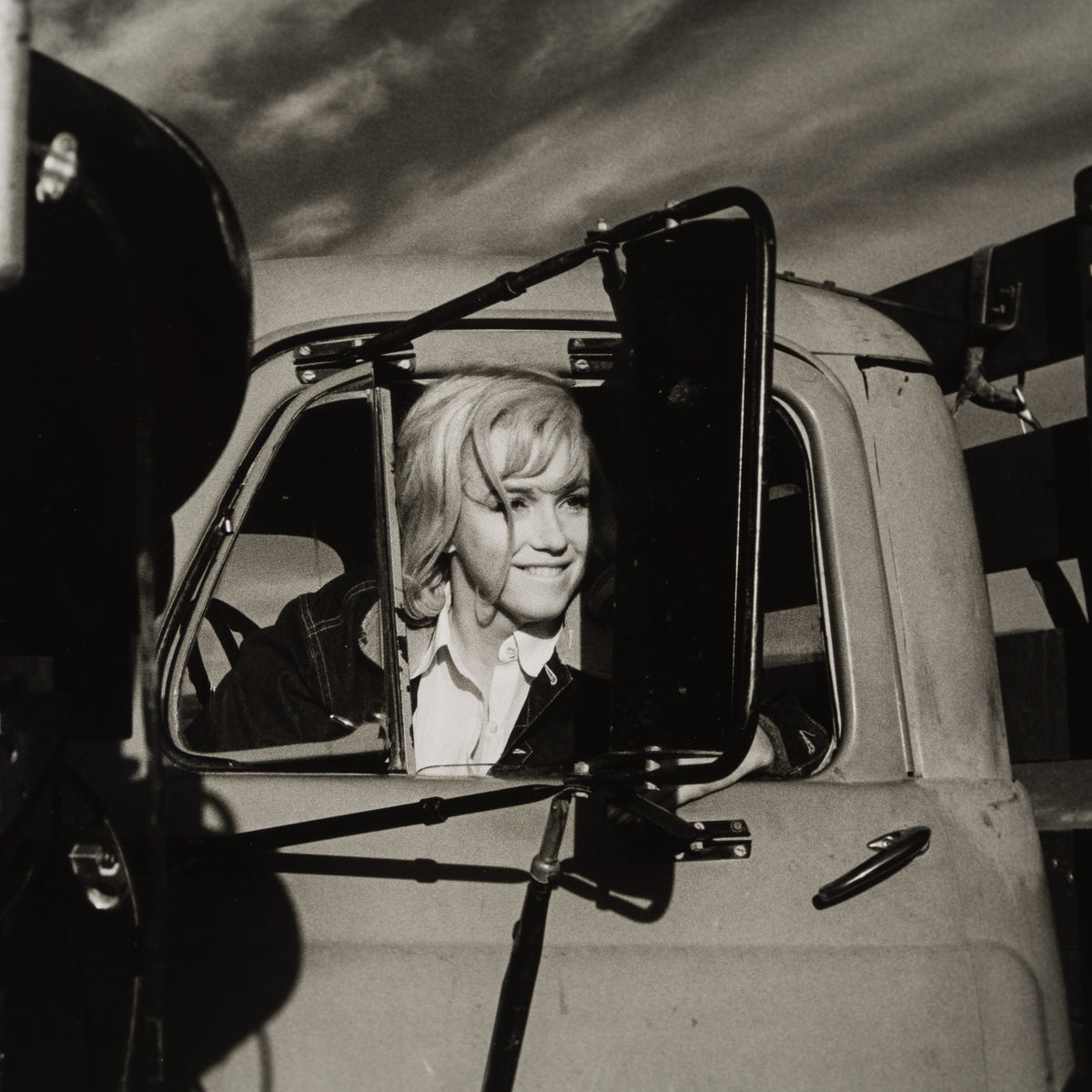 EAR FILMING THE MISFITS (19A) SML 4