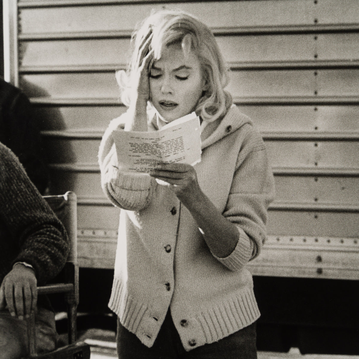 EAR MARILYN LEARNING HER LINES (21A) (SML) 5