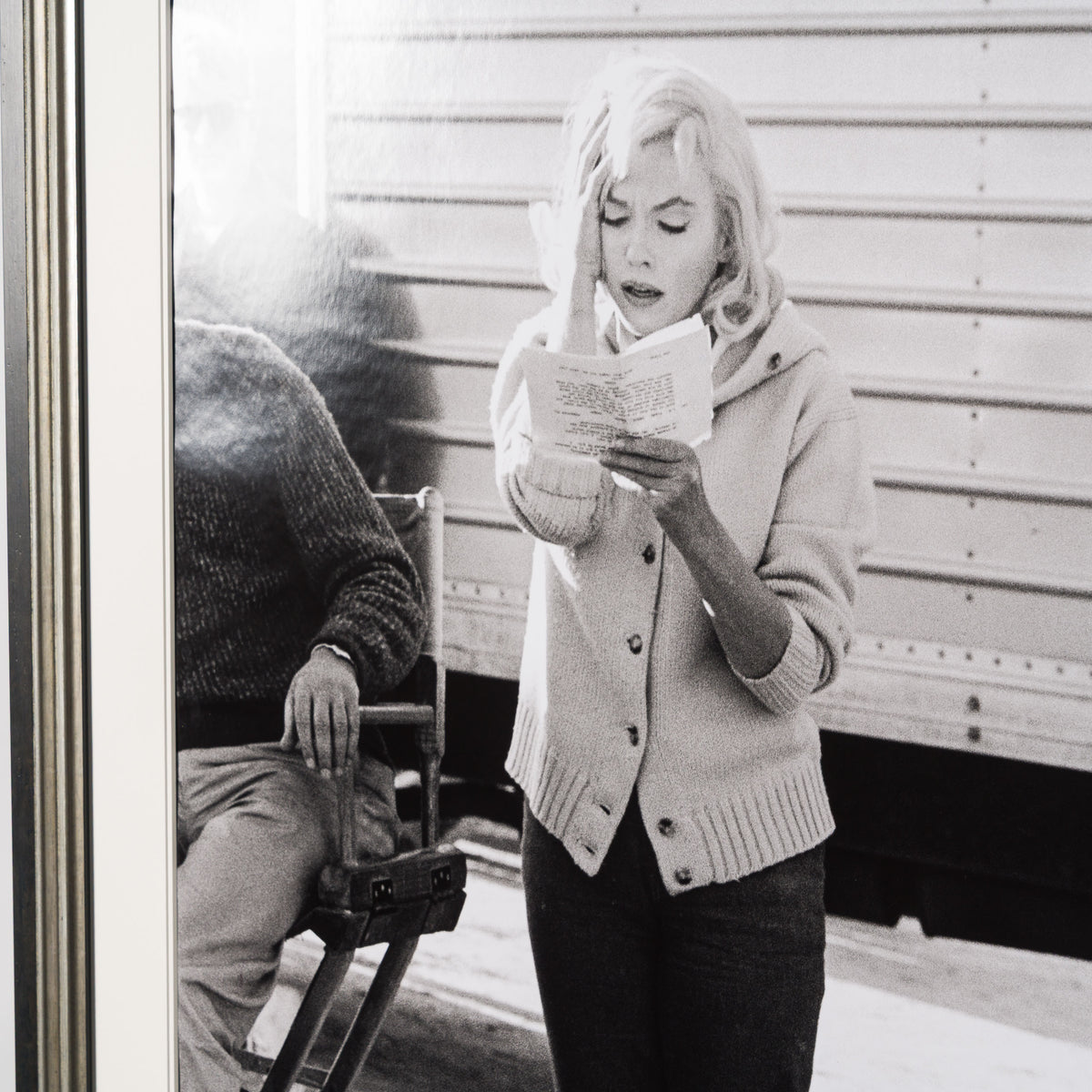 EAR MARILYN LEARNING HER LINES (21B) LRG 4