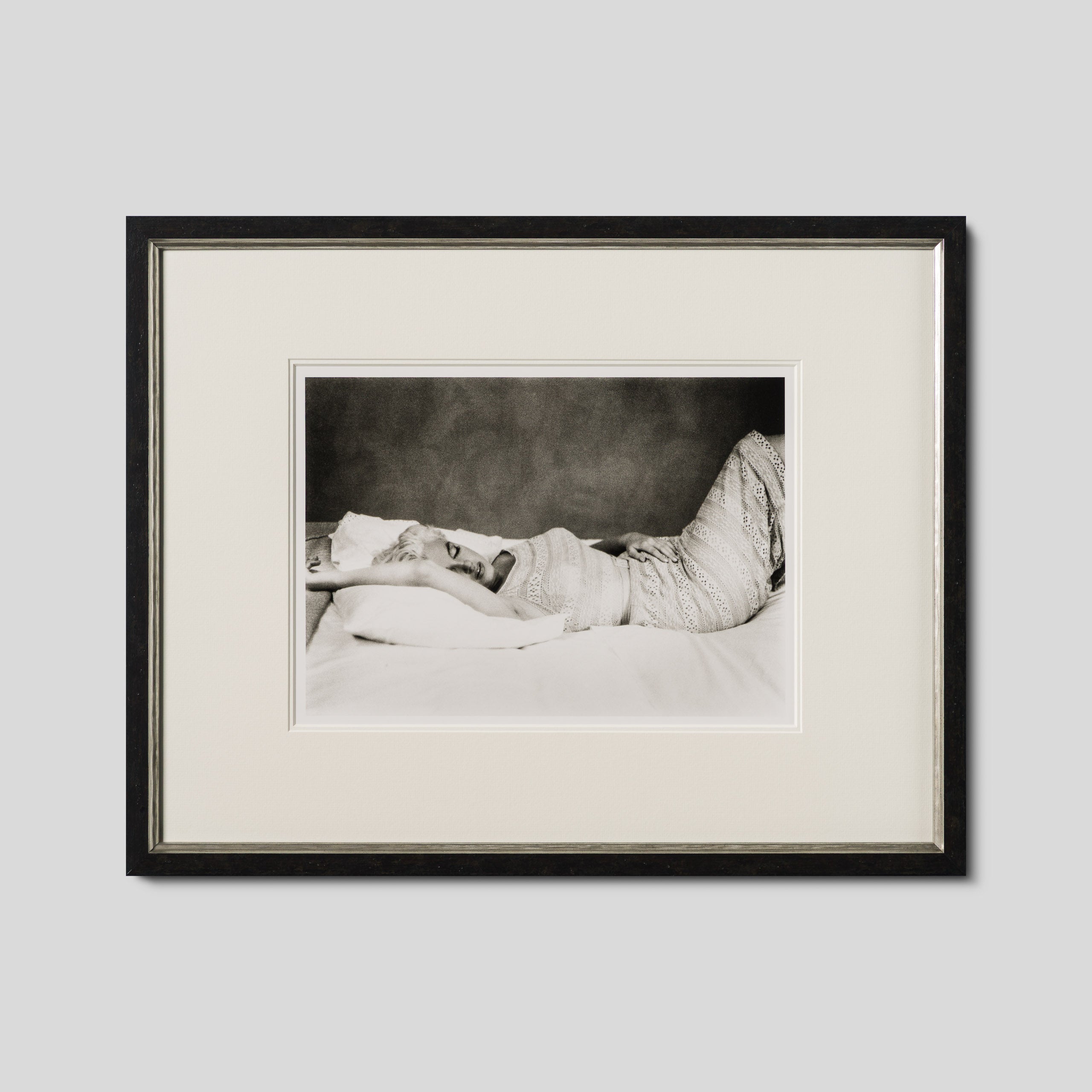 EAR RESTING AFTER A PLANE JOURNEY (23A) SML 1