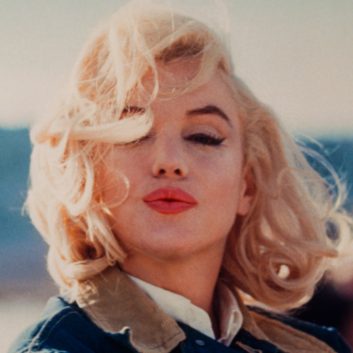 EAR SHOT ON THE SET OF THE MISFITS (2A)(SML) 3