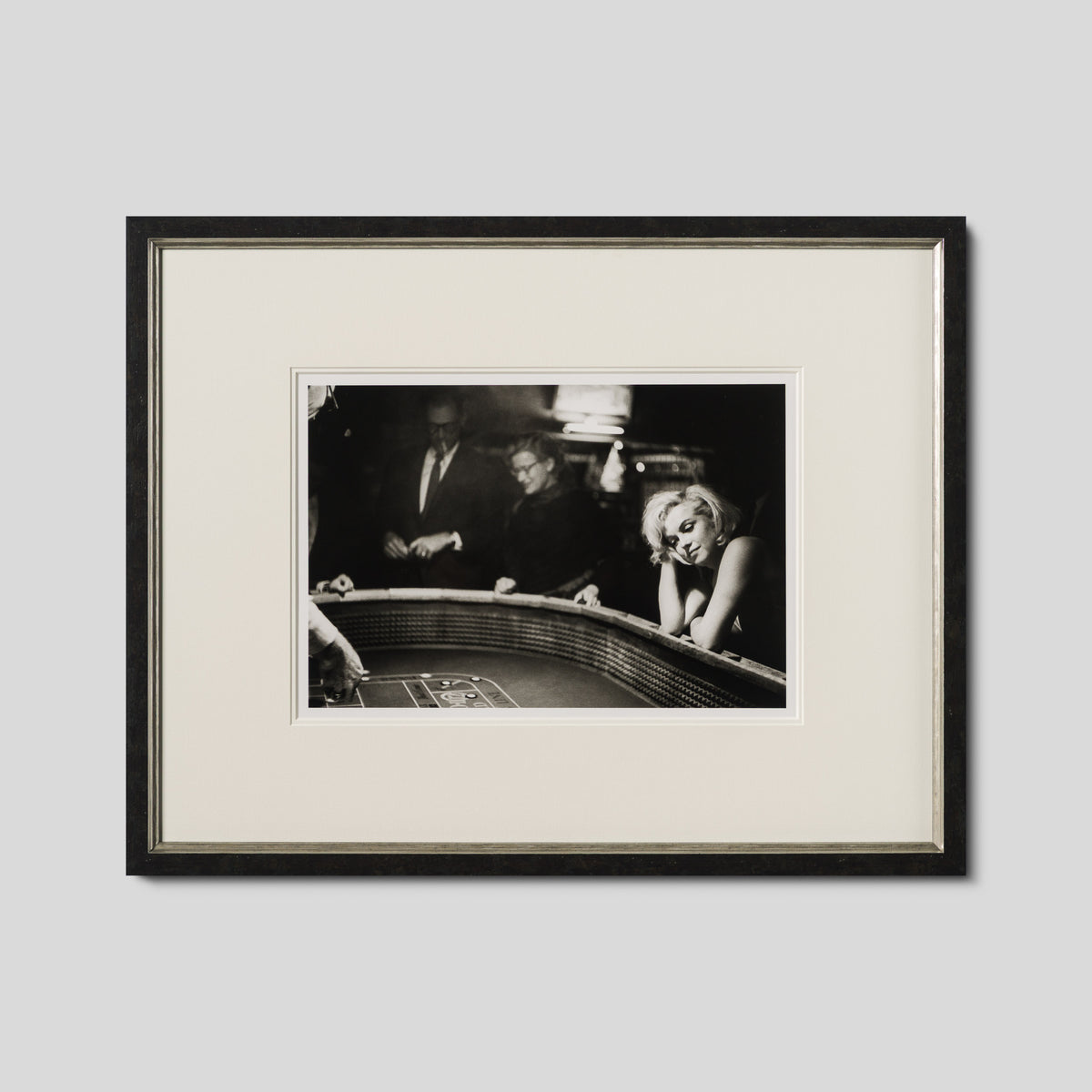 EAR THE CAST & CREW AT THE CASINO (22A) SML 1