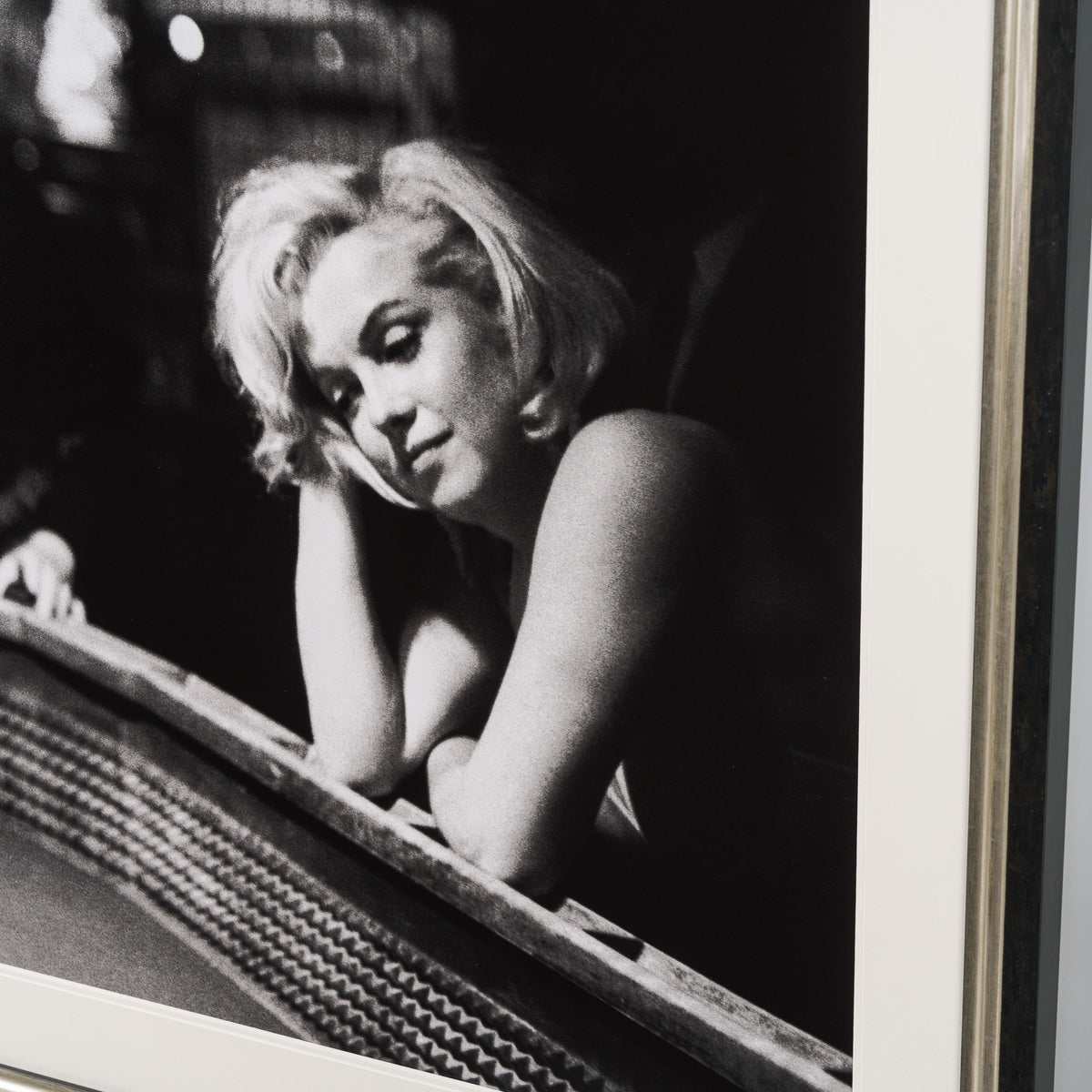 EAR THE CAST & CREW AT THE CASINO (22B) LRG 5