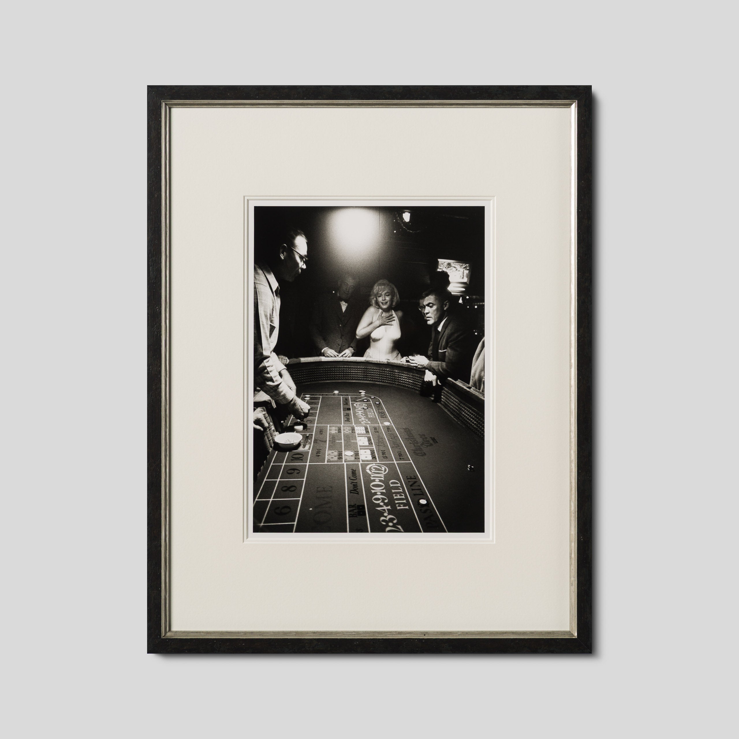 EAR THE CAST & CREW VISIT CASINO (17A) SML 1