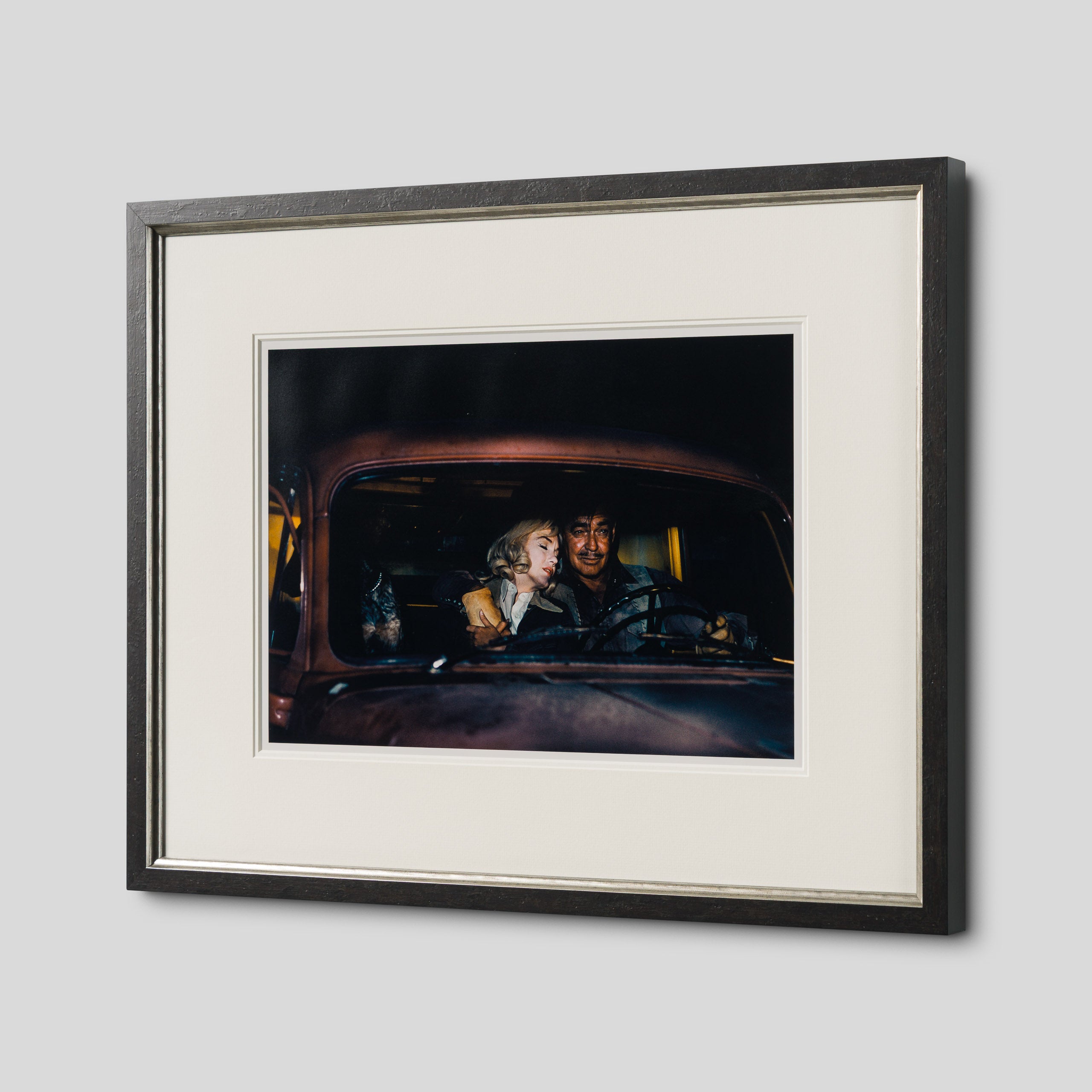 EAR WORKING ON SET UP SHOT (9A) COL (SML) 2