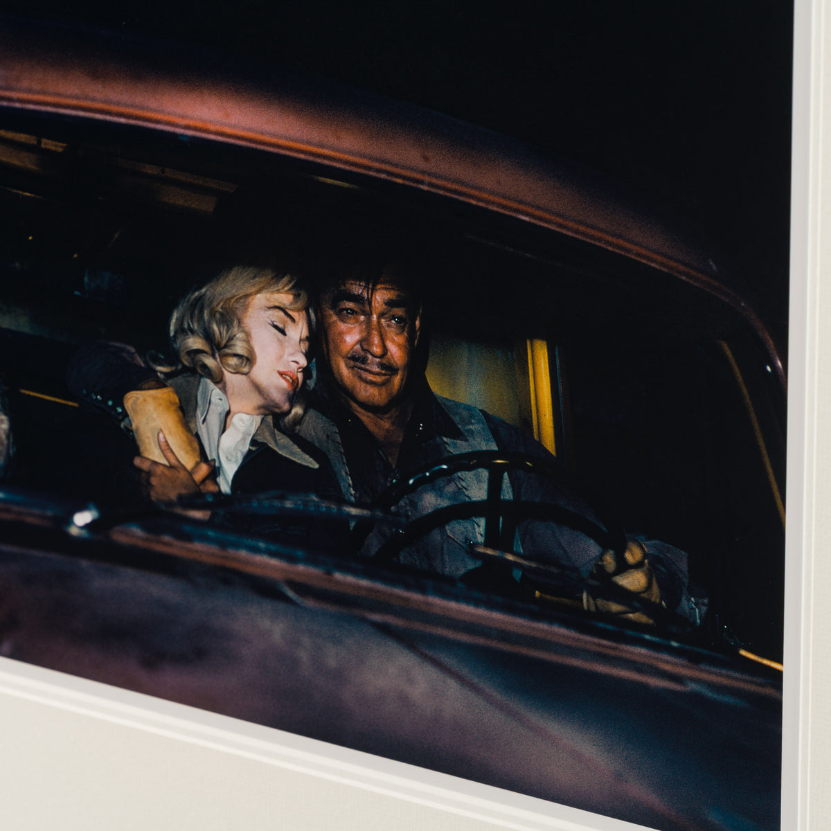 EAR WORKING ON SET UP SHOT (9A) COL (SML) 5