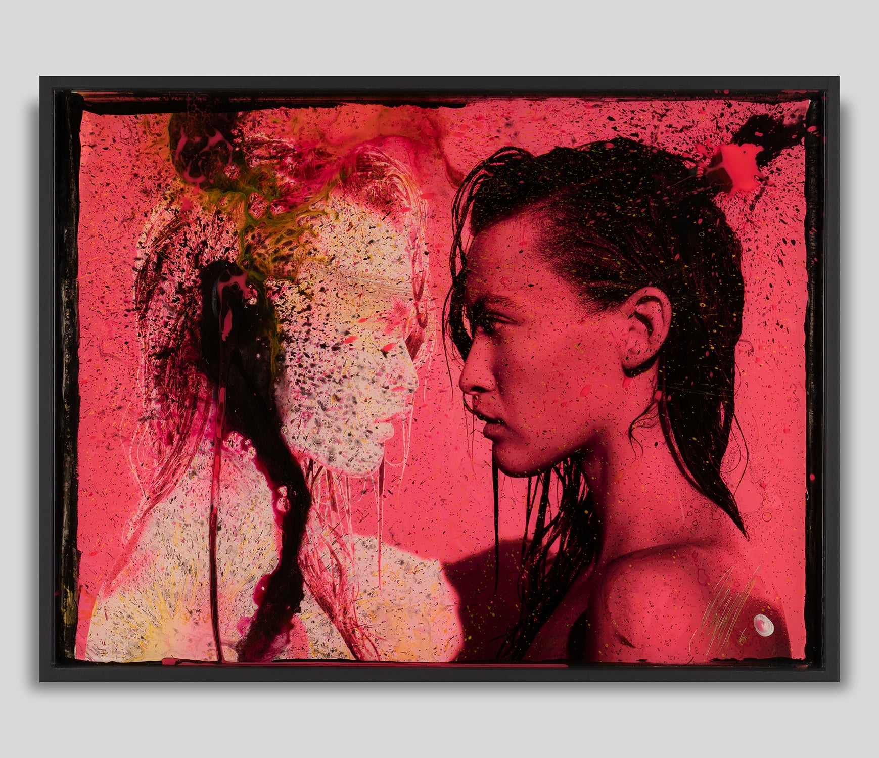 MAZ ORI POR 08483 1 Magenta Ghost grey