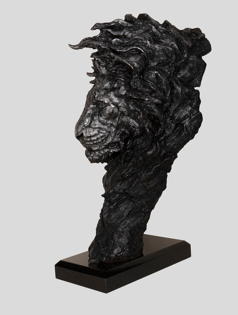 SWI SCU WWL 24315 3 King of the Plains (Lion) grey