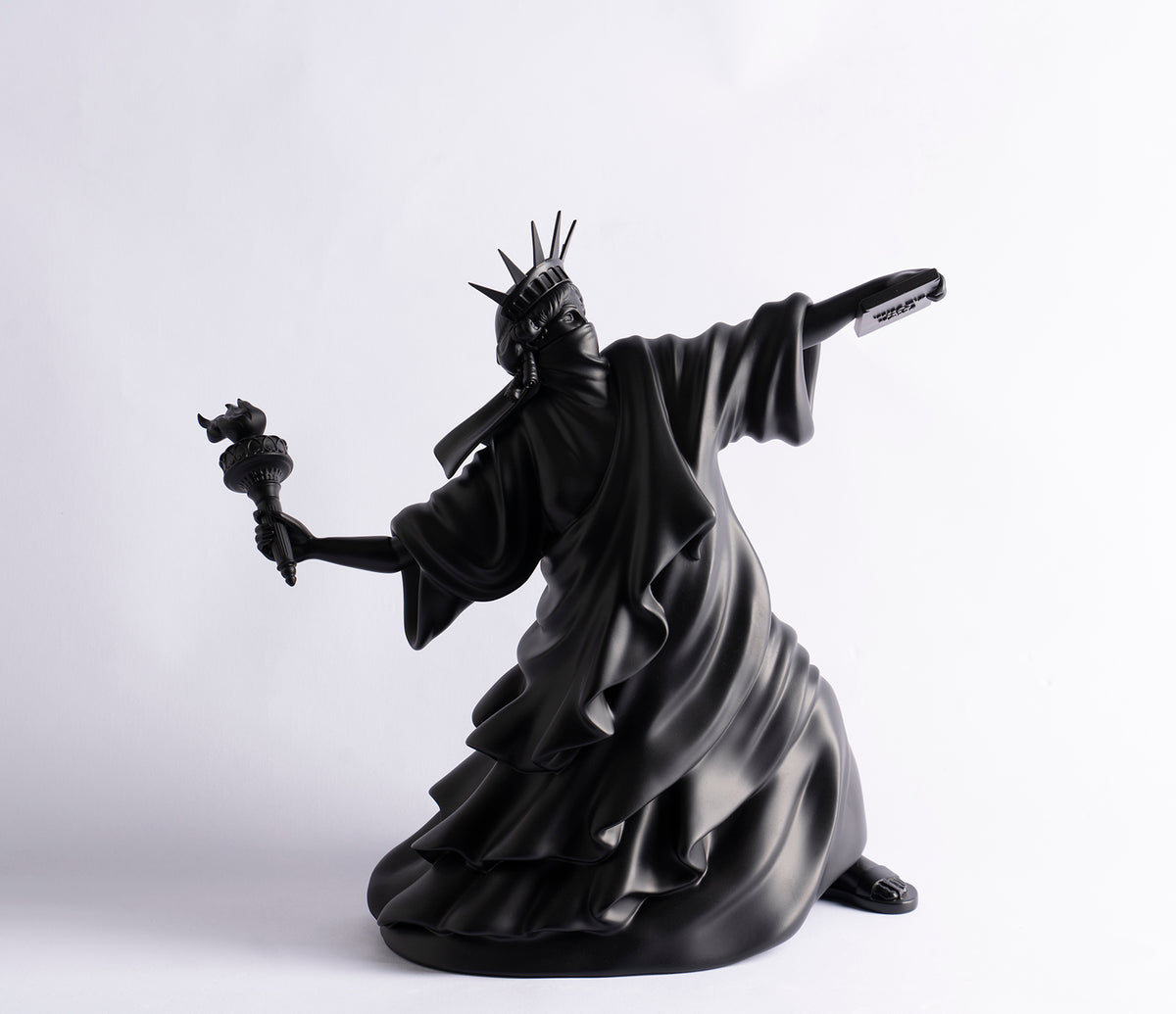 WHN SCU POR 27924 1 Riot of Liberty (Black)