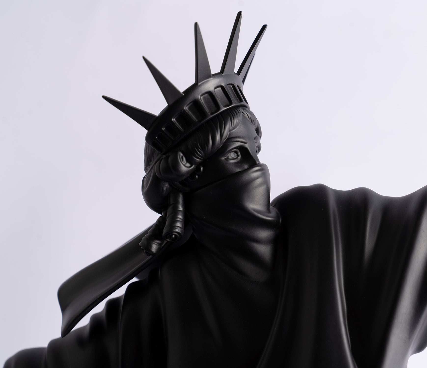 WHN SCU POR 27924 2 Riot of Liberty (Black)