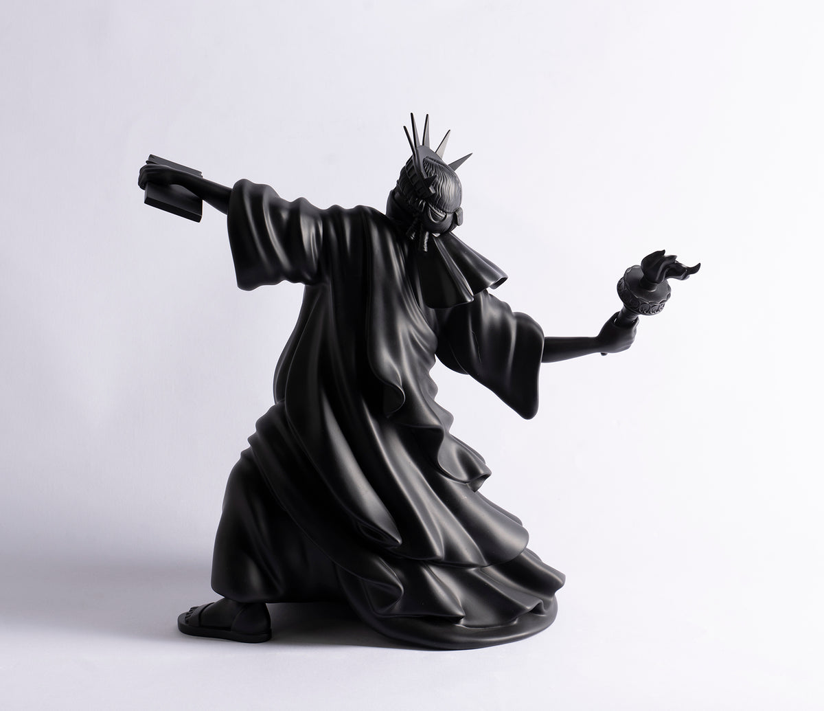 WHN SCU POR 27924 7 Riot of Liberty (Black)