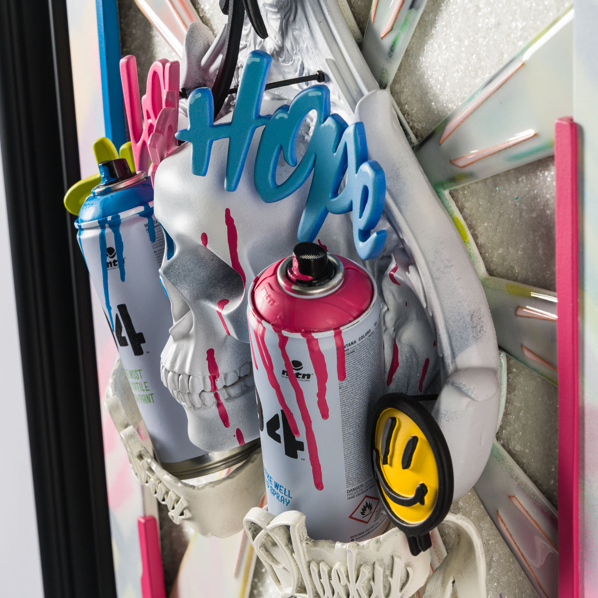 DLN ORI POR 30585 13 Stay Lucky (Spray Cans White) 