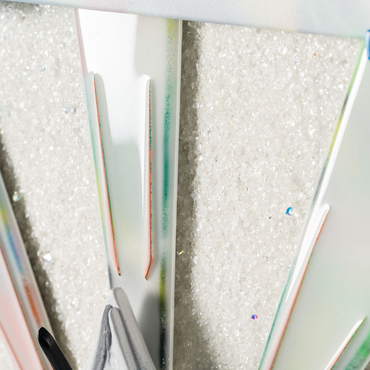 DLN ORI POR 30585 6 Stay Lucky (Spray Cans White) 