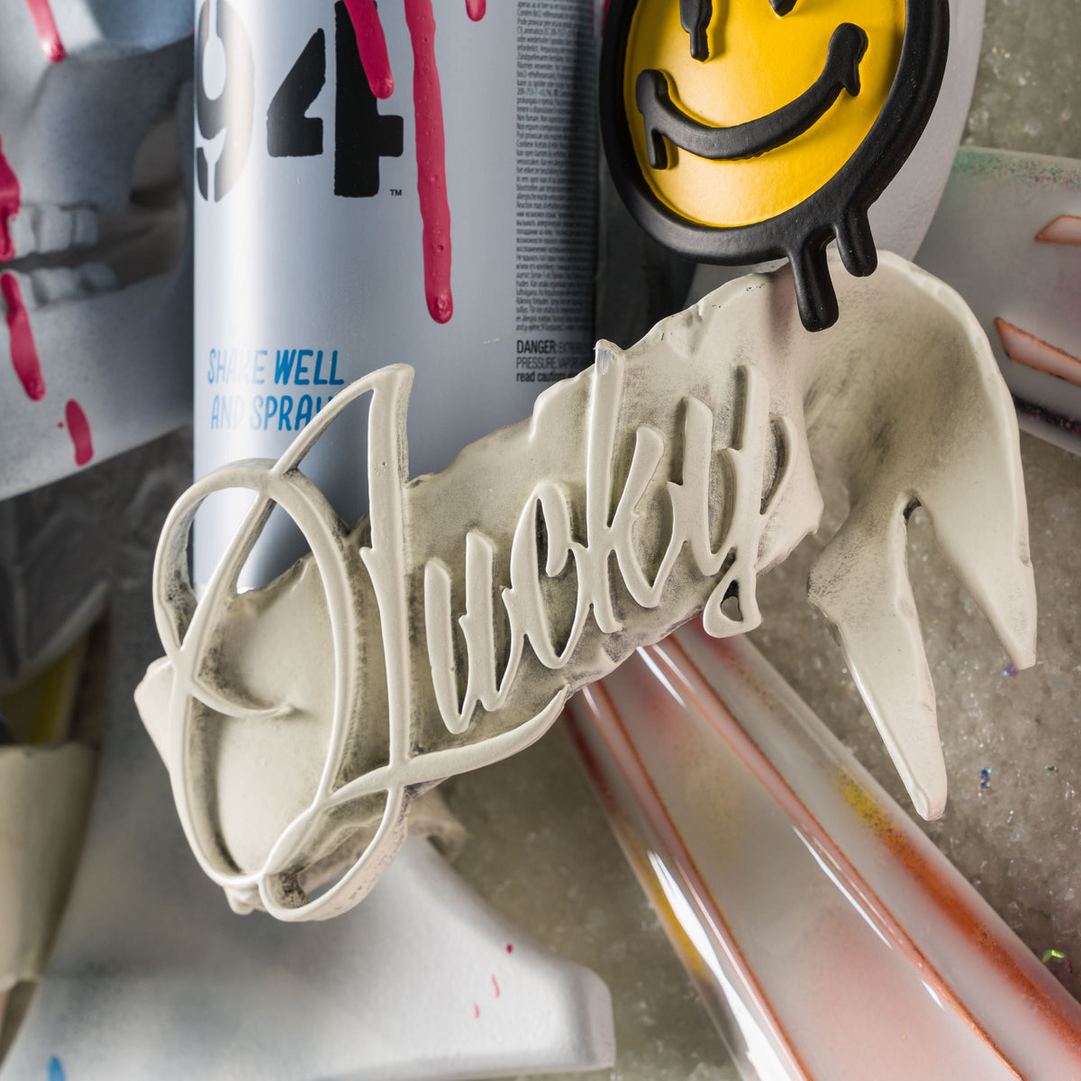 DLN ORI POR 30585 8 Stay Lucky (Spray Cans White) 