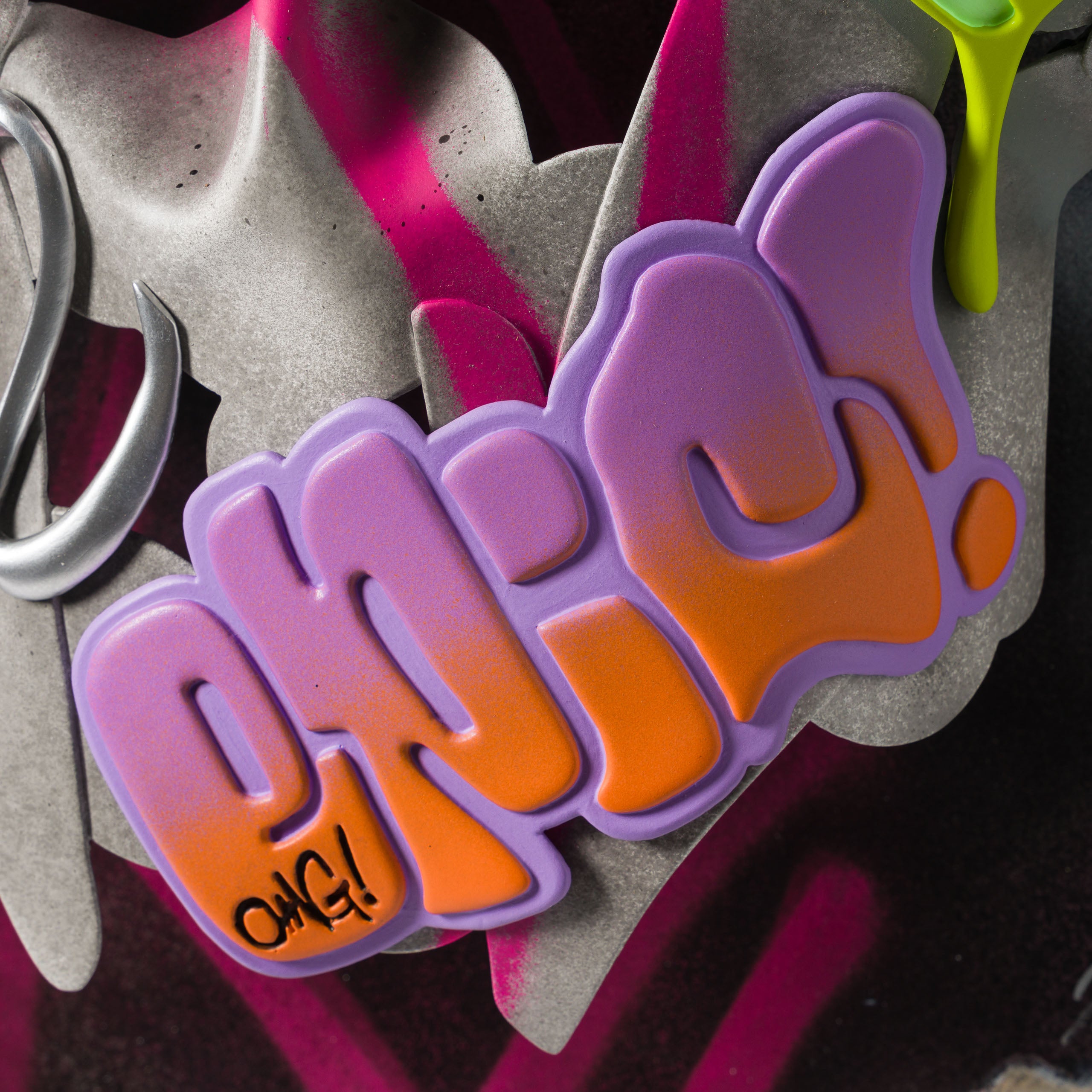 DLN ORI POR 33088 Urban Relic Skull (Black & Pink) 5 