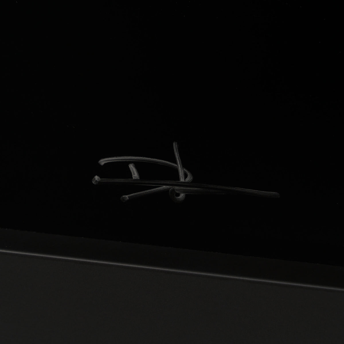 DLN ORI POR 33652 Faithless (Black Marble, Gold Veins) 3 