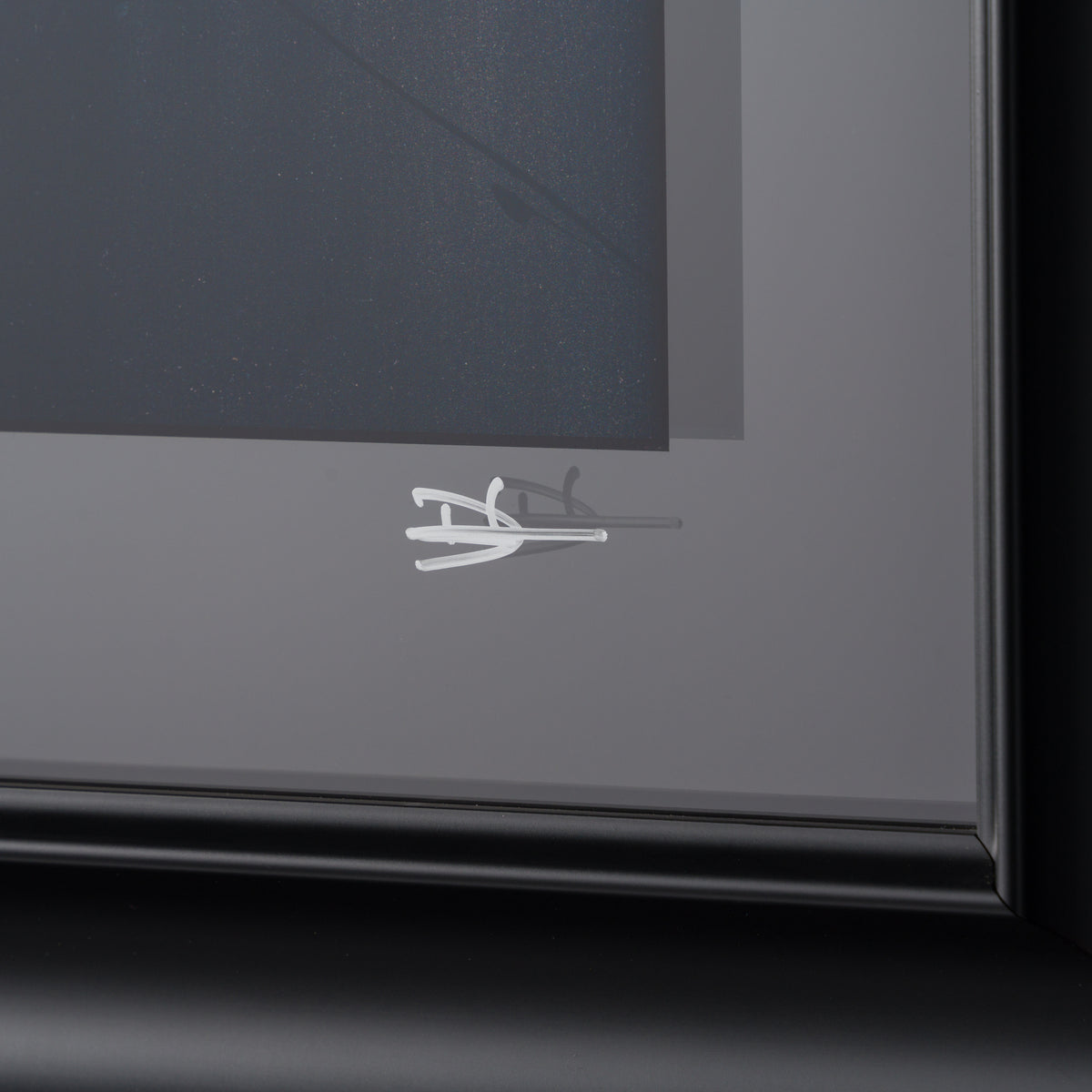 DLN SLE POR 13977 3 The Thin Line Between 