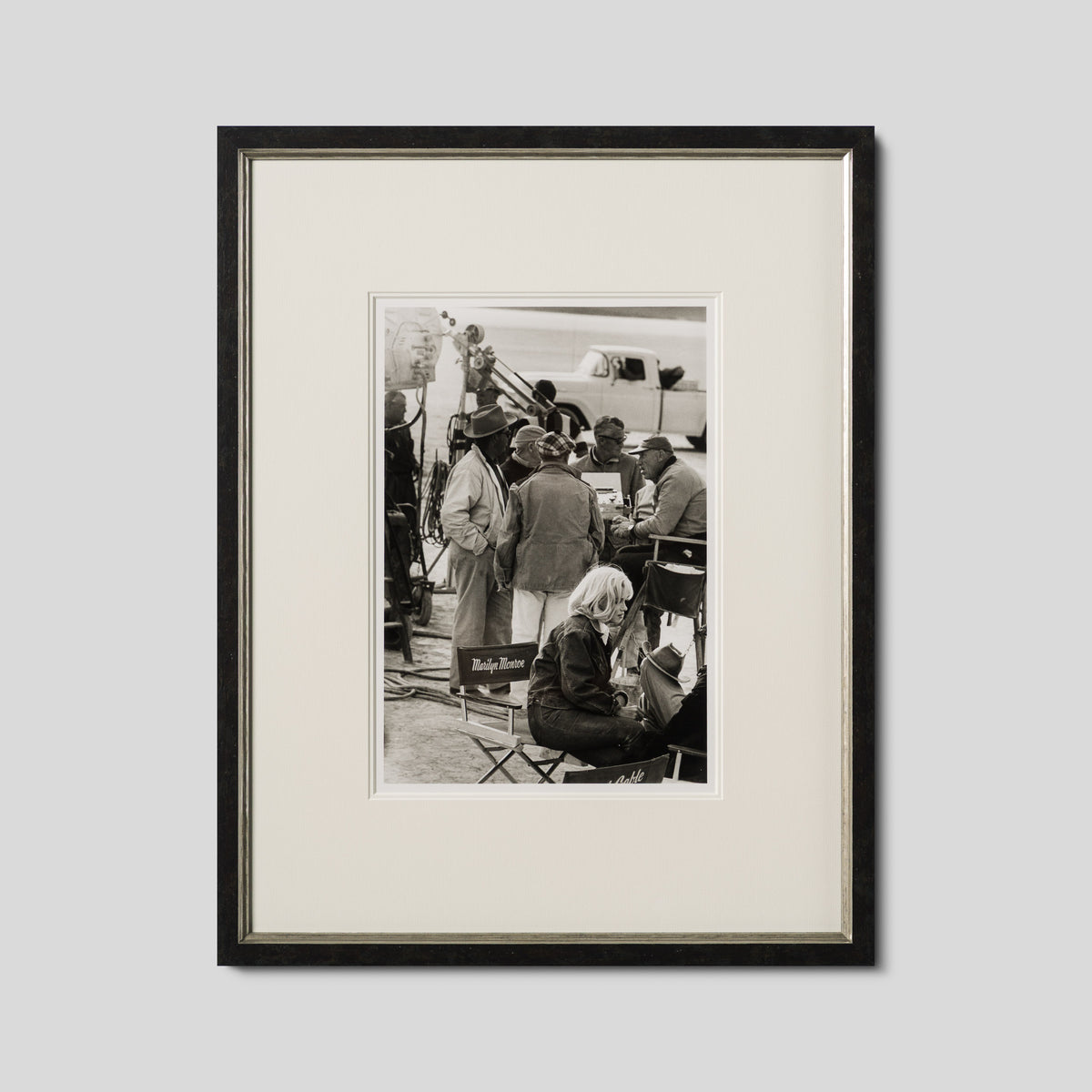 EAR CHATTING ON SET OF THE MISFITS (4A) SML 1 