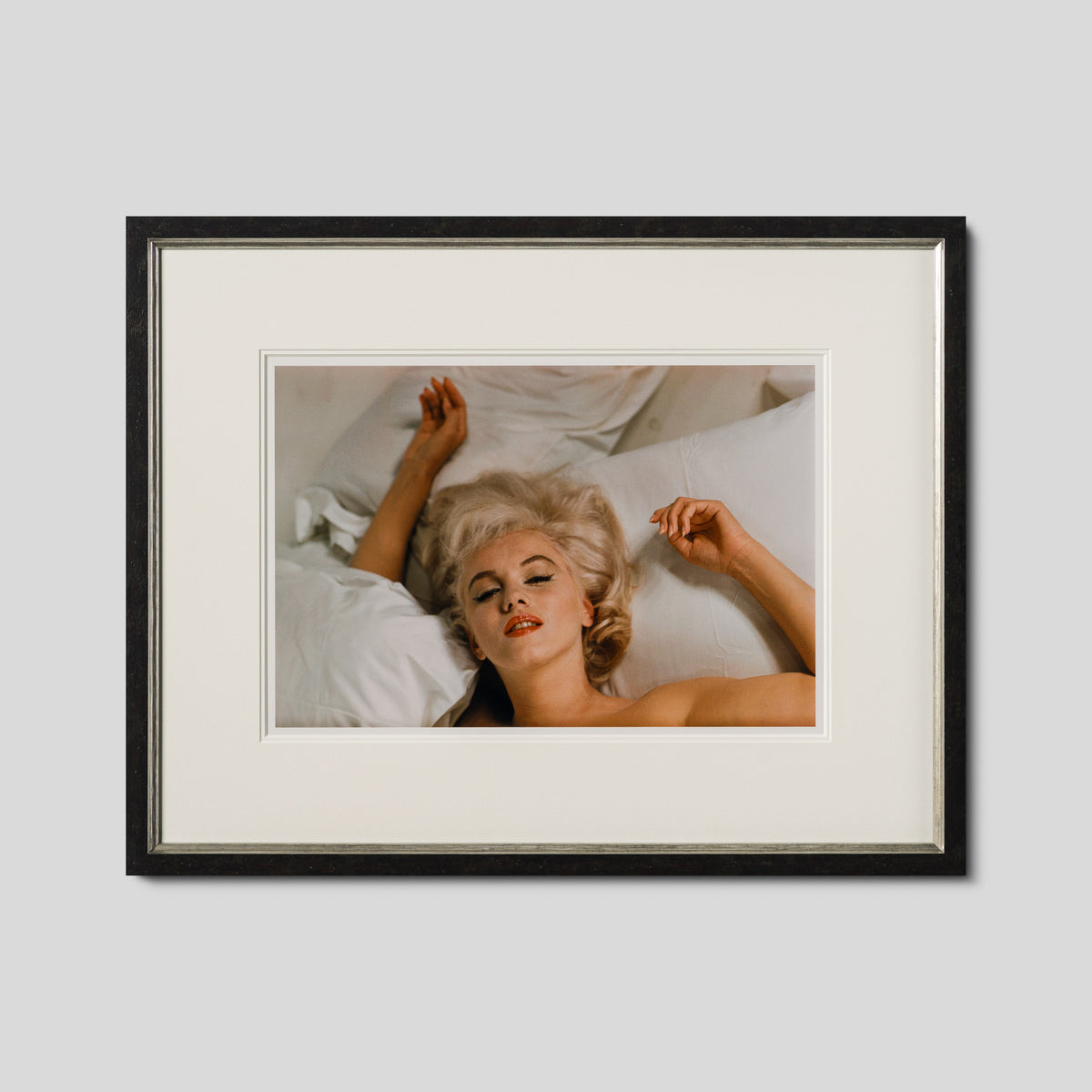 EAR CLOSE UP STUDIO SHOT (7A) COL (SML) 1 