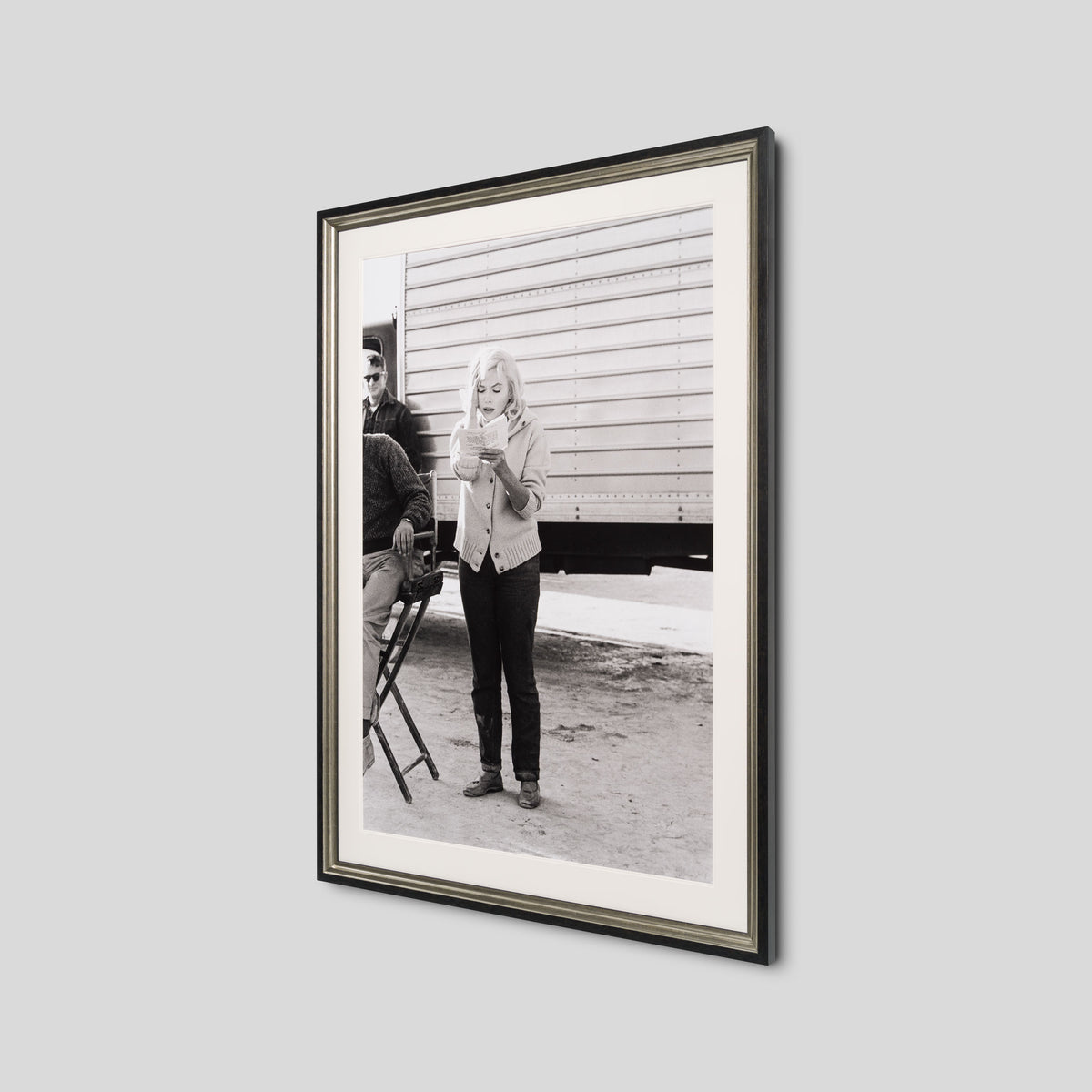 EAR MARILYN LEARNING HER LINES (21B) LRG 2