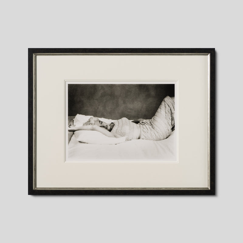 EAR RESTING AFTER A PLANE JOURNEY (23A) SML 1 