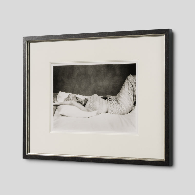 EAR RESTING AFTER A PLANE JOURNEY (23A) SML 2 