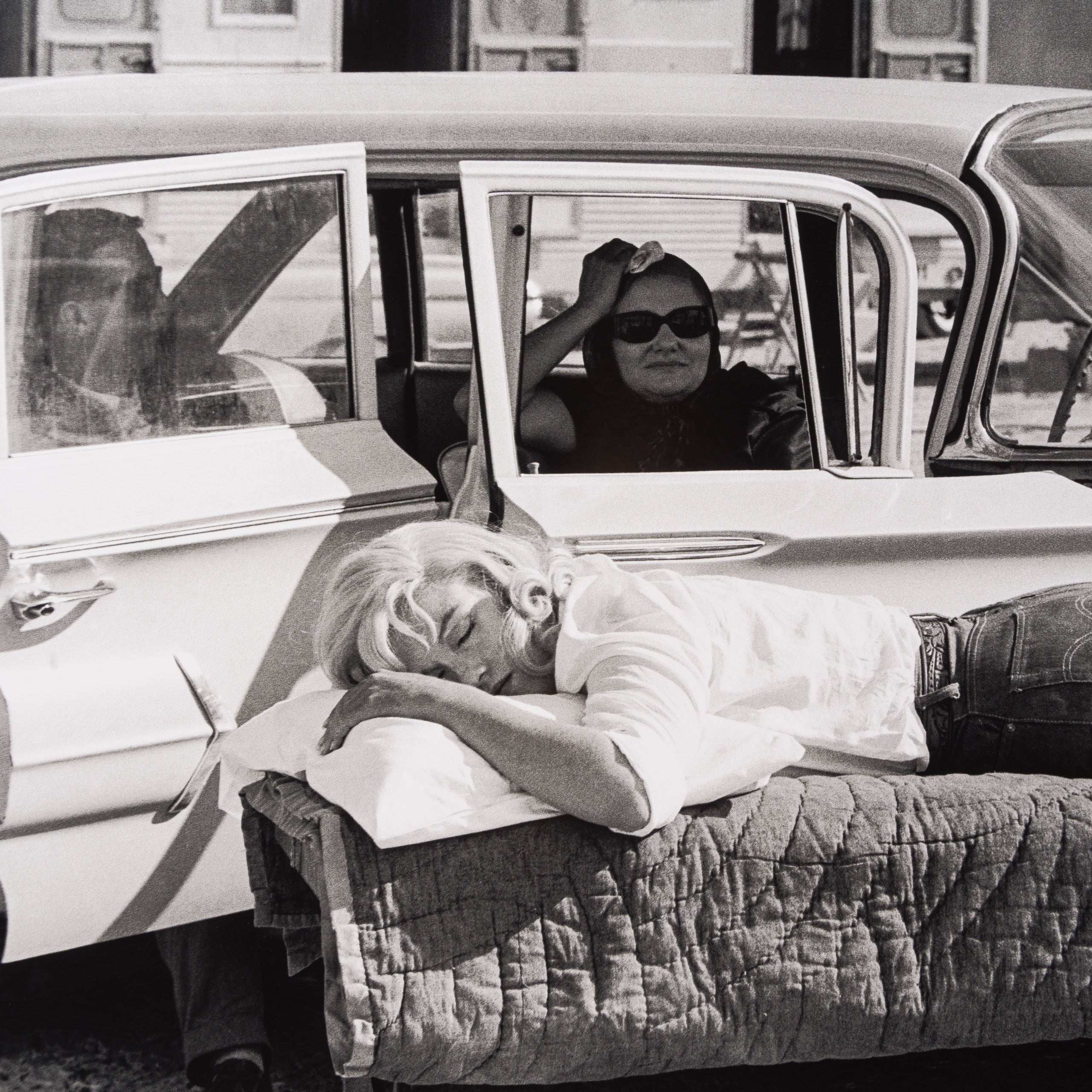 EAR RESTING ON SET OF THE MISFITS (12B) LRG 5