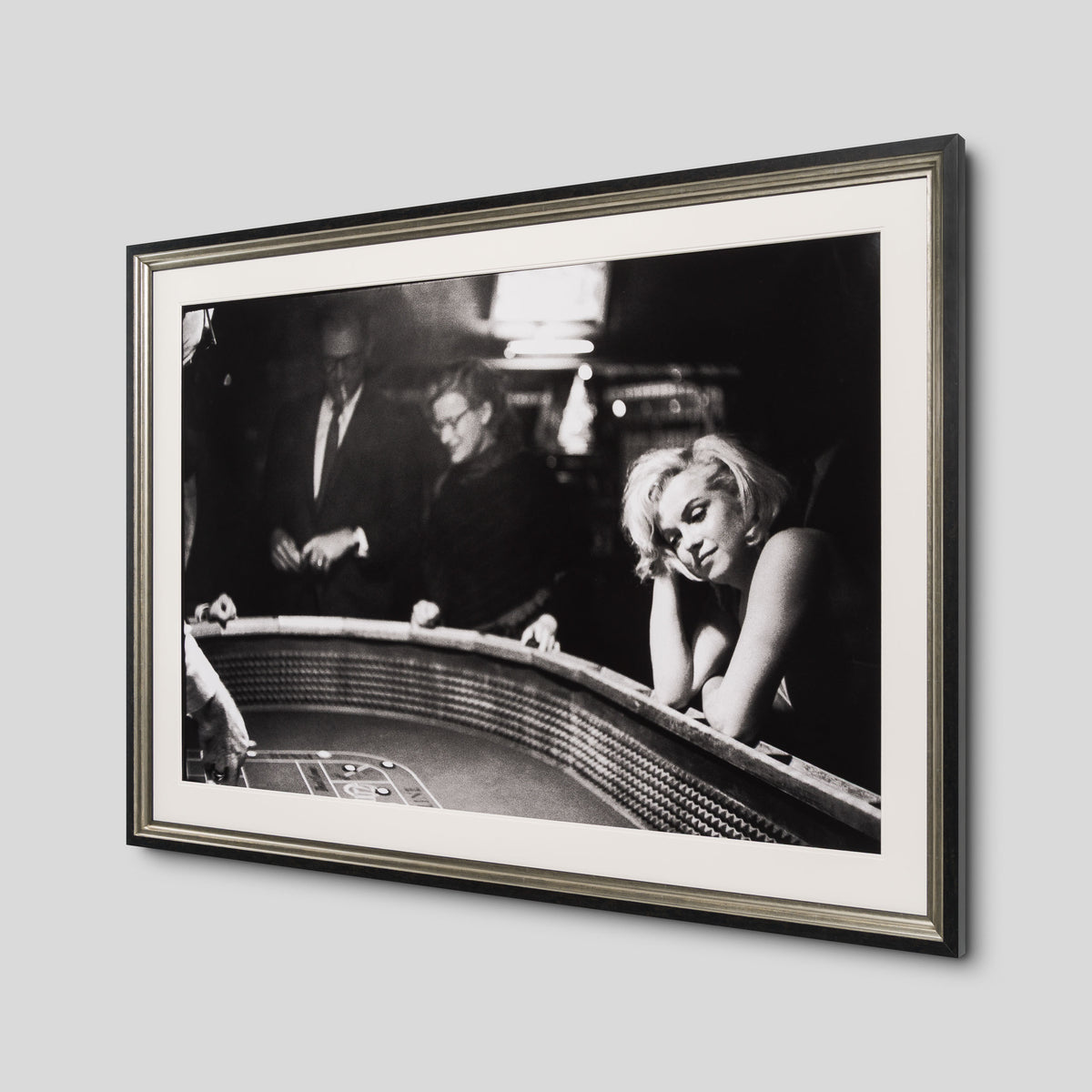 EAR THE CAST & CREW AT THE CASINO (22B) LRG 2