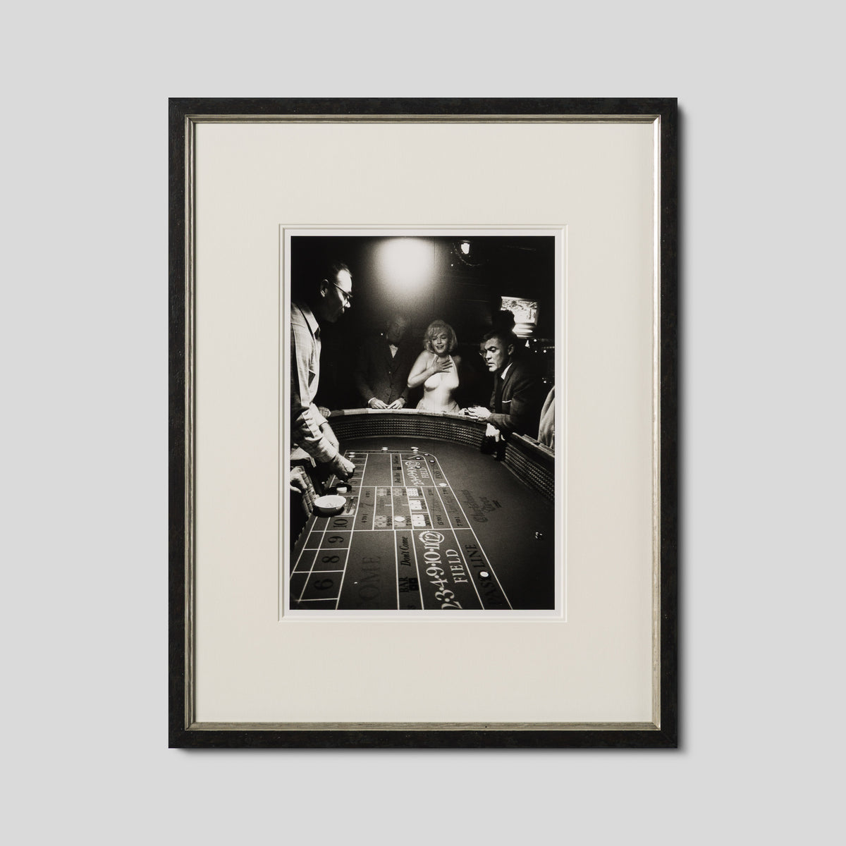 EAR THE CAST & CREW VISIT CASINO (17A) SML 1