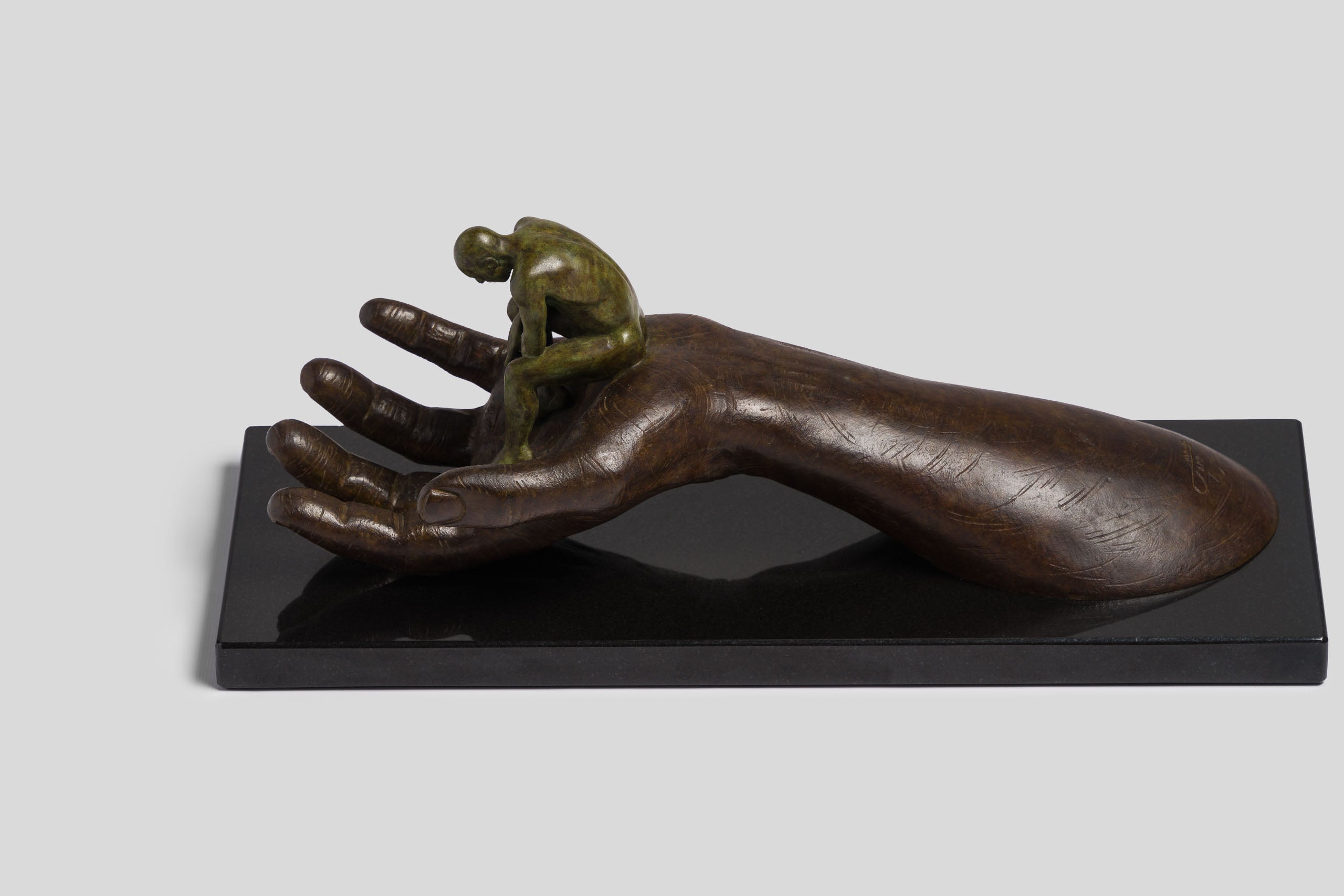 LQU SCU POR 95339 THE HAND OF GOD (BRONZE) (40CM) 1 