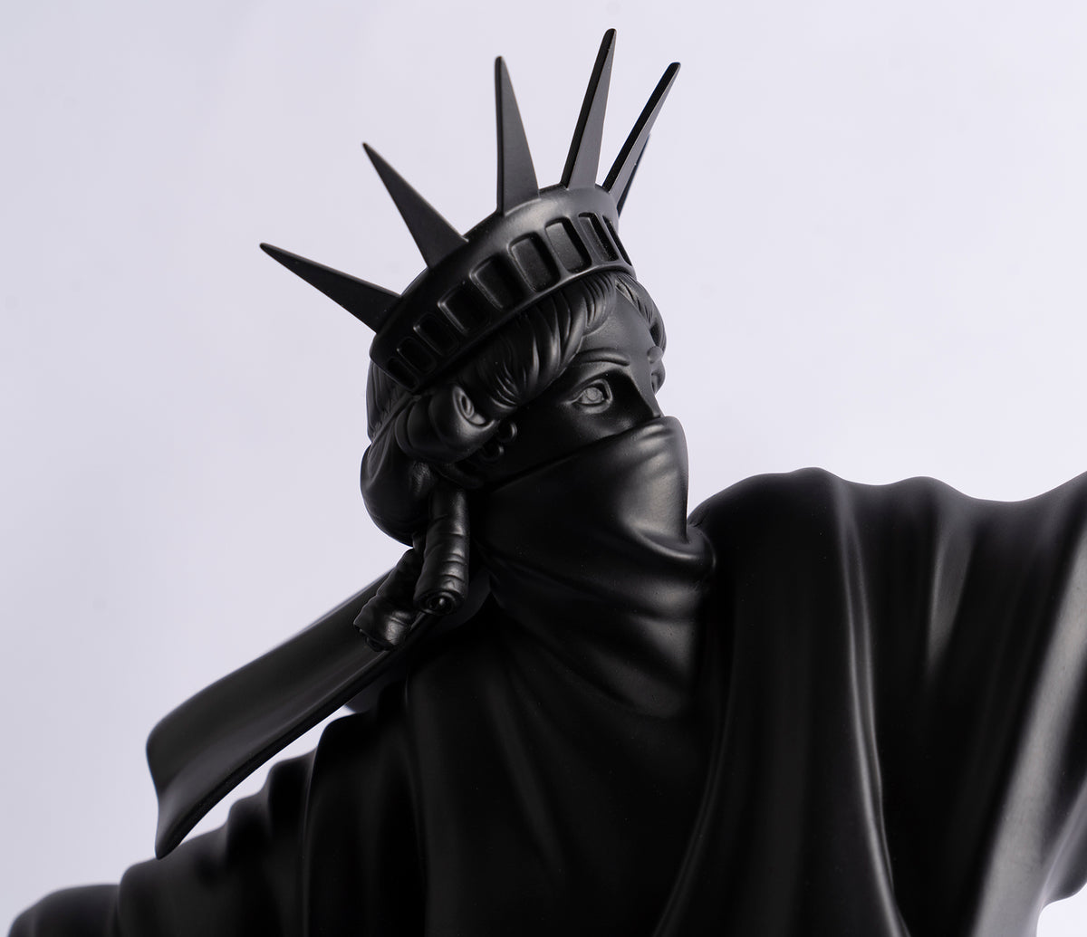 WHN SCU POR 27924 2 Riot of Liberty (Black) 