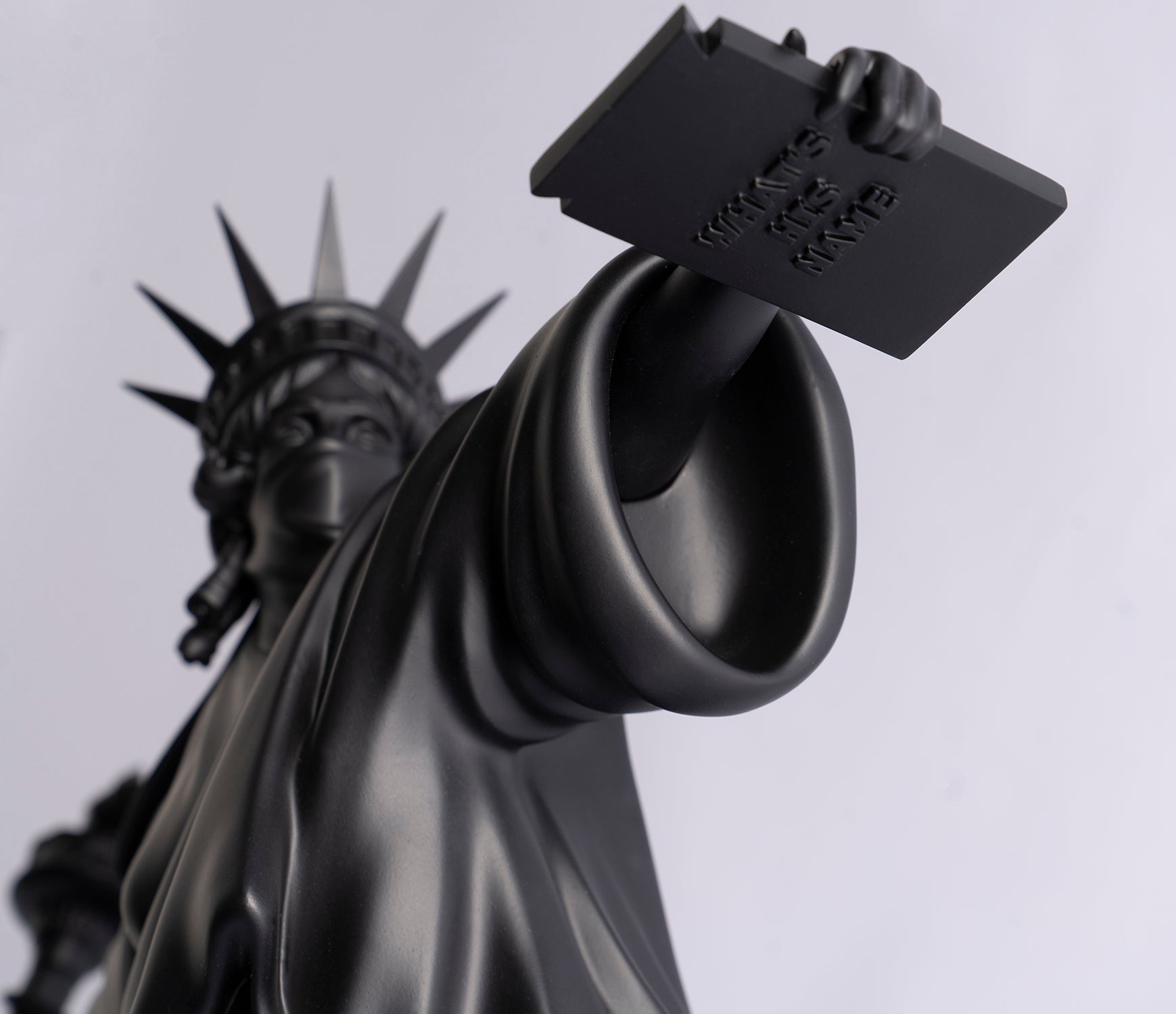 WHN SCU POR 27924 4 Riot of Liberty (Black) 