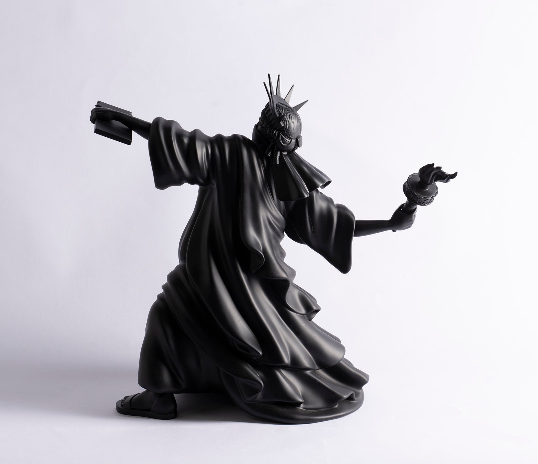 WHN SCU POR 27924 7 Riot of Liberty (Black) 